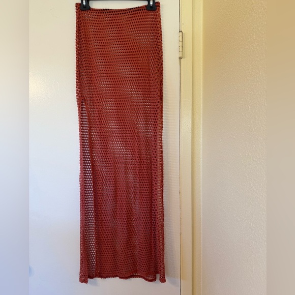 Elegant Red Mesh Skirt - Picture 2 of 4